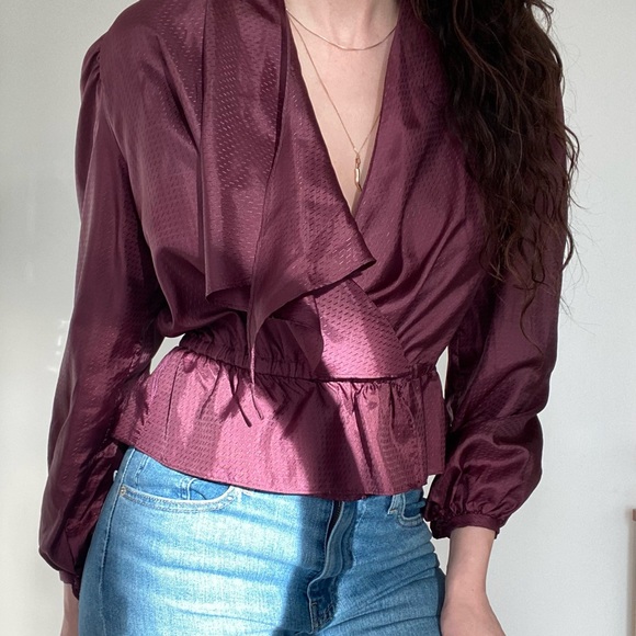 VINTAGE 80’s Halston soft convertible plum sheen day/night sexy blouse Size S-M - Picture 3 of 12
